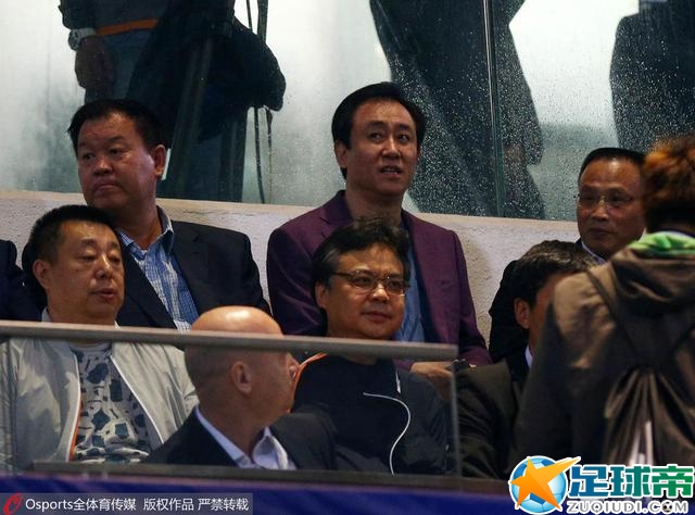 那我大小也是个国丈，怎么能用皇上不急太监急这种话来形容？马岚看着钱红艳，贱兮兮的笑道：大嫂，瞧见没。